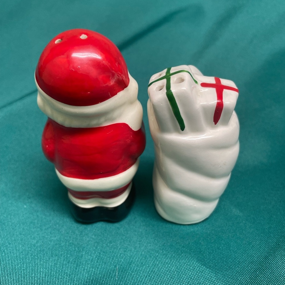 🎄Vintage Santa and Sack Shaker Set - Red, White, Black, Green - Picture 4 of 6